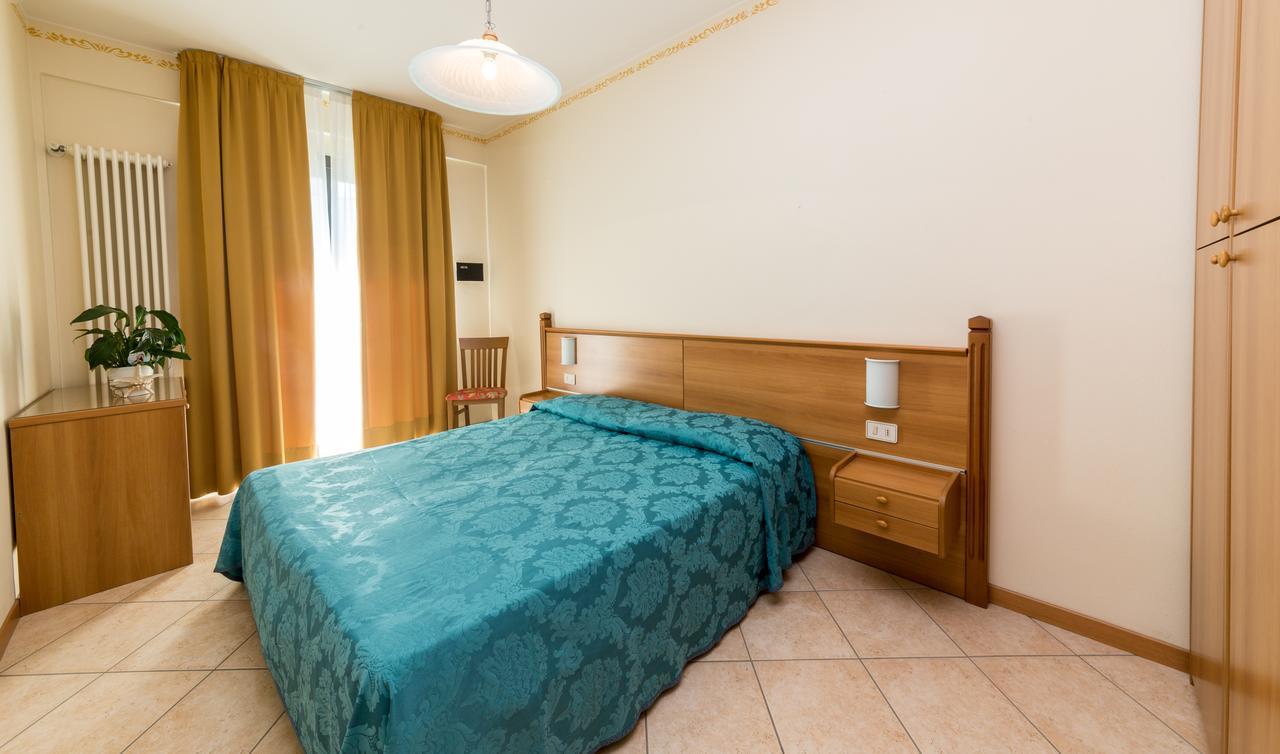 Residence California ลิโดดิเยโซโล ภายนอก รูปภาพ