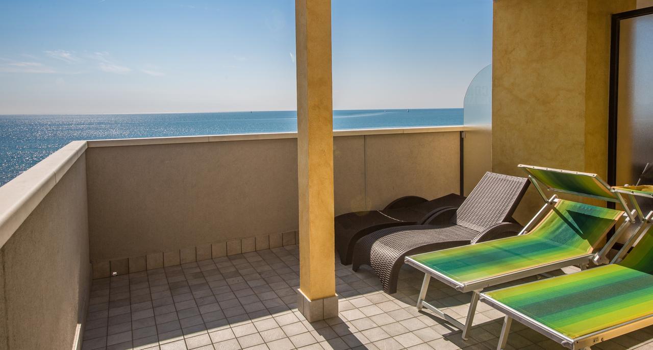 Residence California ลิโดดิเยโซโล ภายนอก รูปภาพ